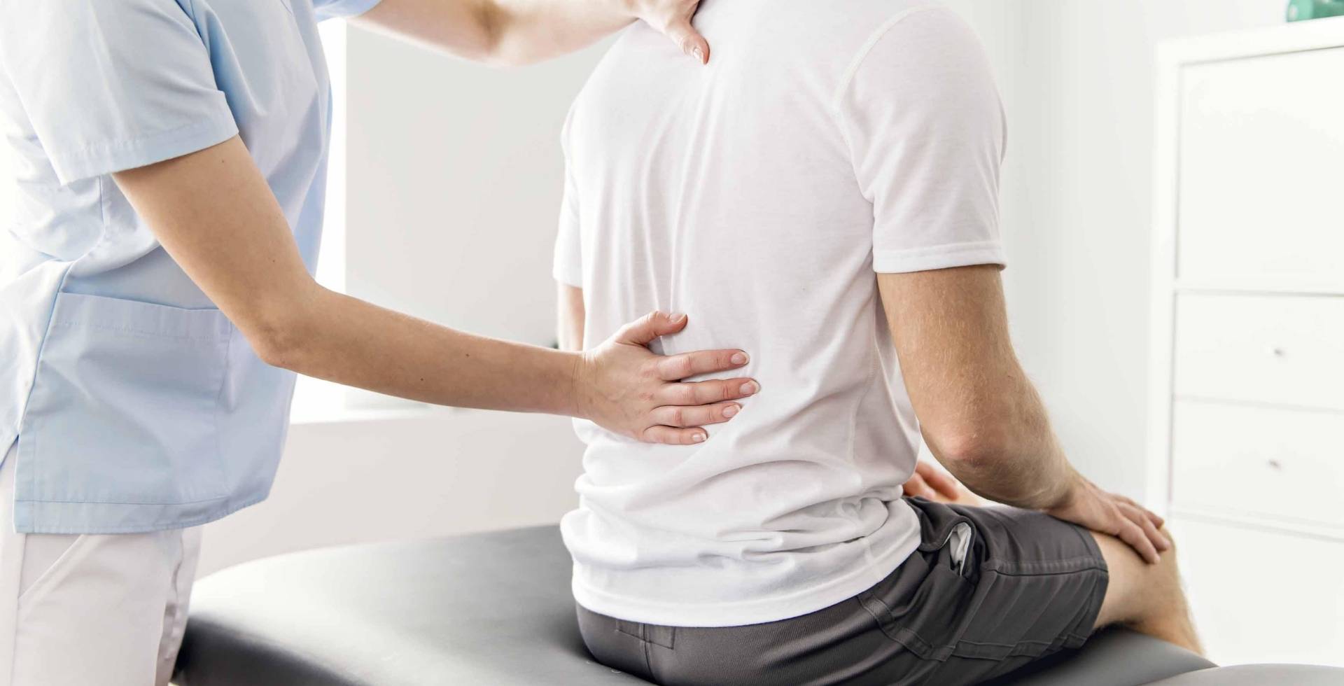 hombre con dolor lumbar